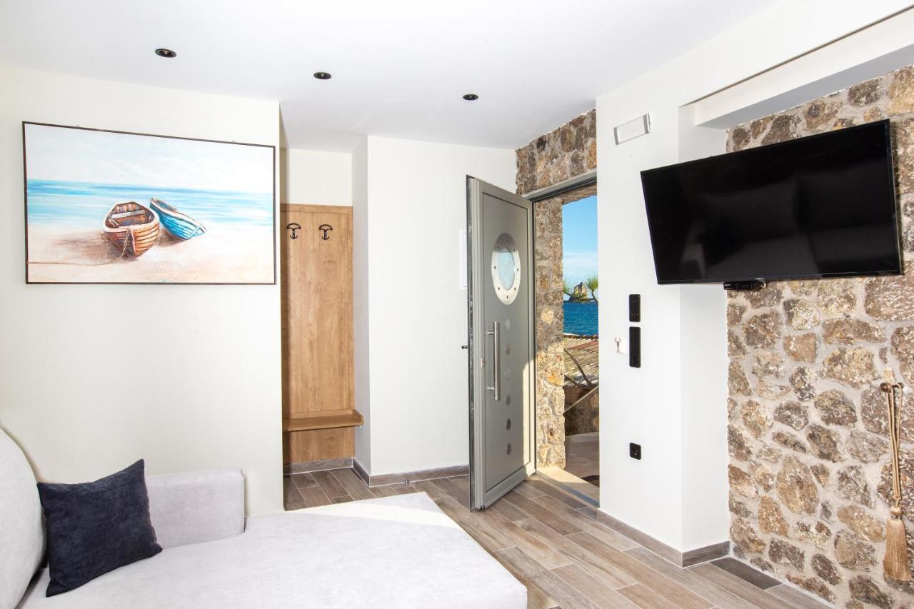 Black Rocks Family, Luxury Seafront Beach Maisonette Ájos Górdios Eksteriør bilde