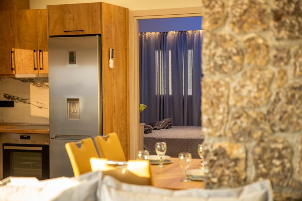 Black Rocks Family, Luxury Seafront Beach Maisonette Ájos Górdios Eksteriør bilde